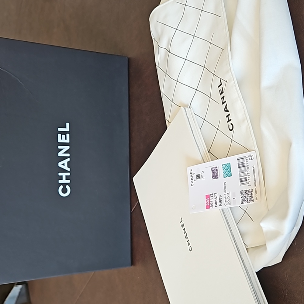 Chanel Handbag - Picture 6 of 9